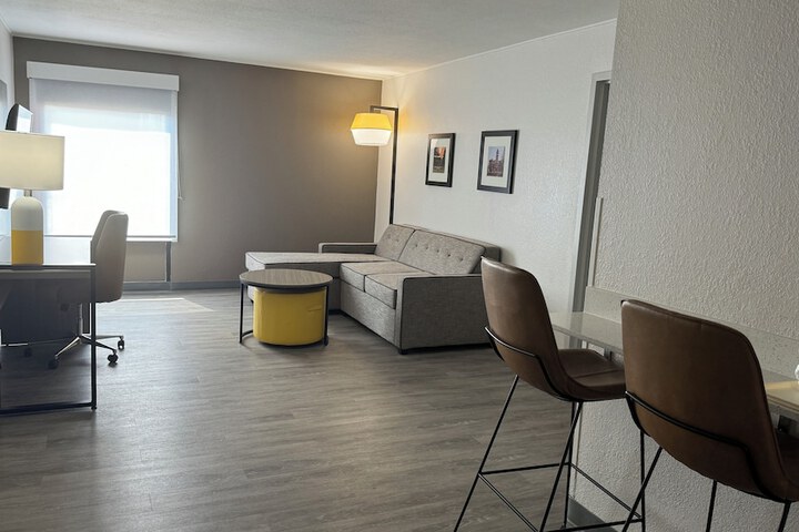 Room 8 of 25