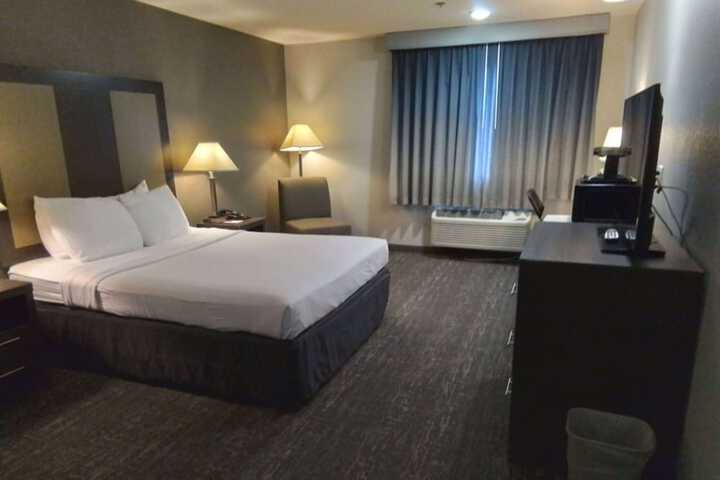 Room 10 of 28