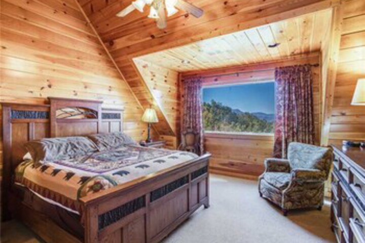 Big Bear Lodge Five Bedroom Home