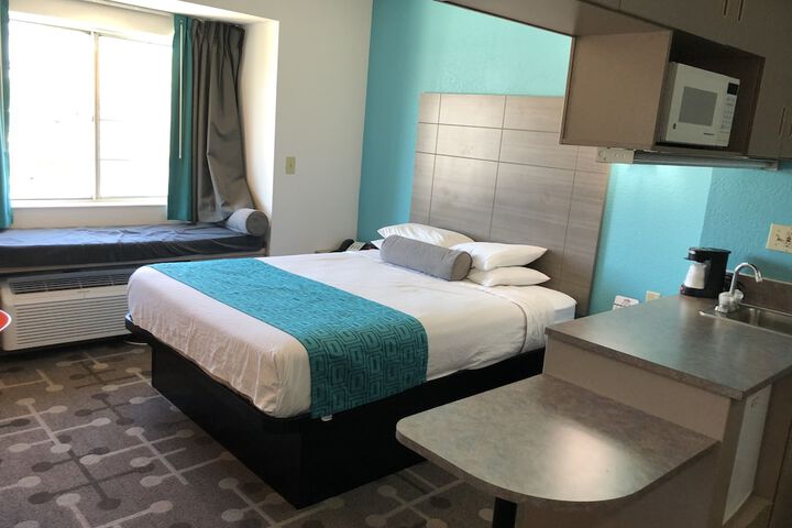 Red Lion Inn & Suites Elk Grove Village
