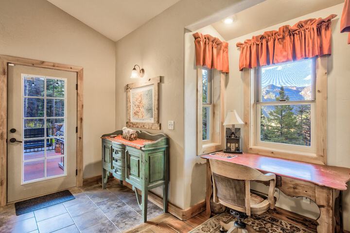 Mountain Getaway Cabinhot Tub & Pool Table4bd