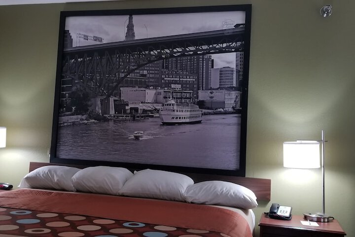 Super 8 by Wyndham Bellefontaine