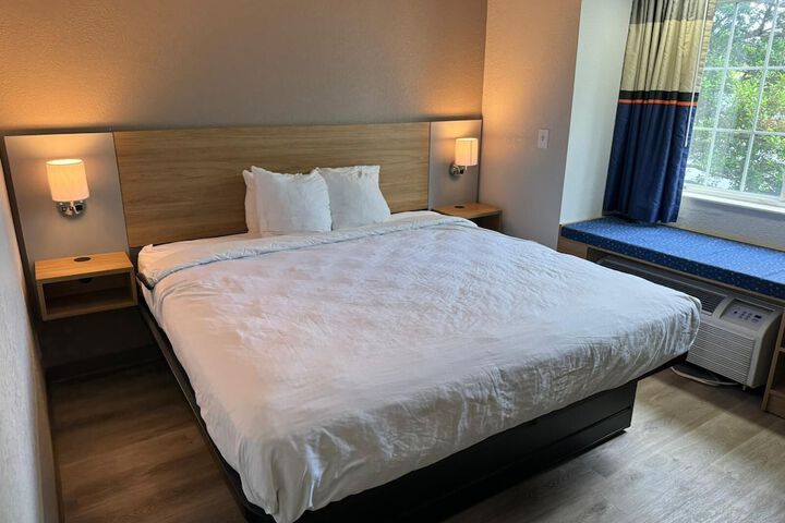 Room 11 of 26