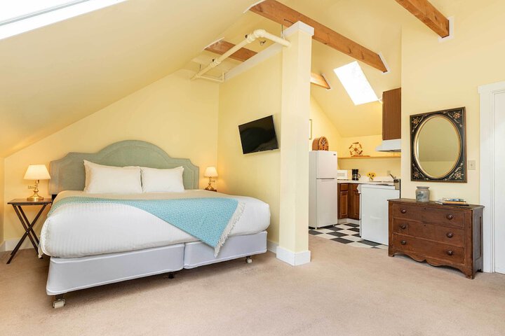 Room 9 of 40