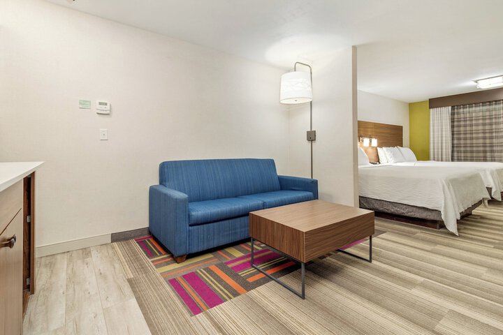 Room 42 of 348