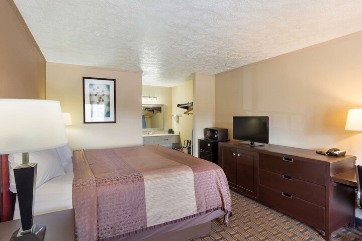 Room 18 of 32