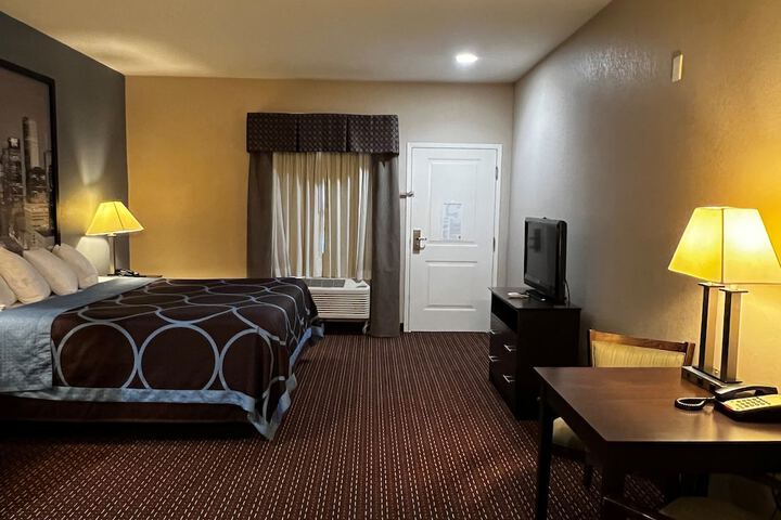 Super 8 by Wyndham Center