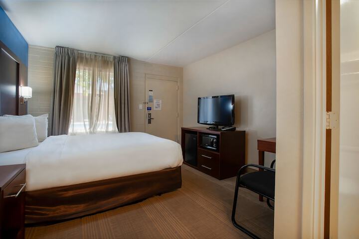 Room 28 of 35