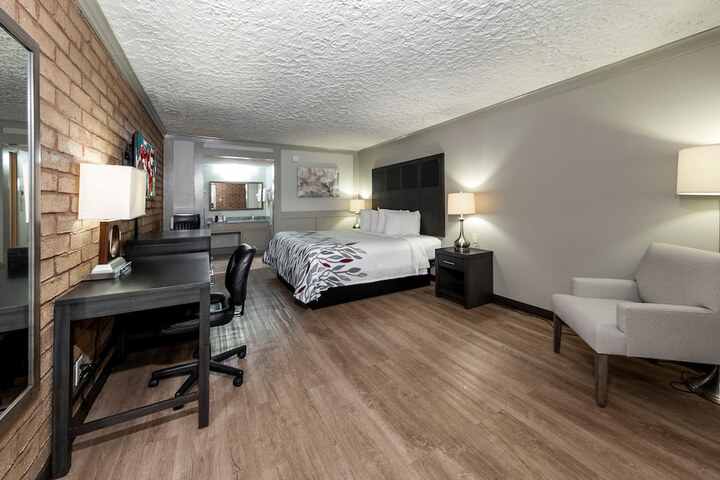 Room 9 of 29