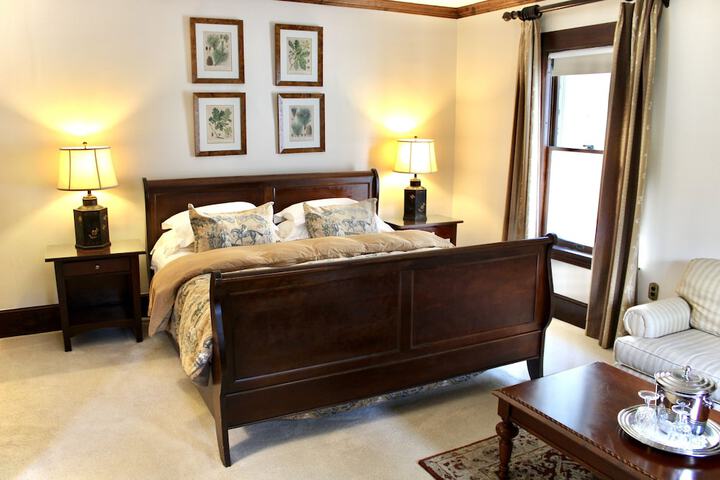 Room 32 of 46