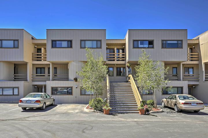 Lakefront Dillon Condo w / Pool Access: Near Skiing