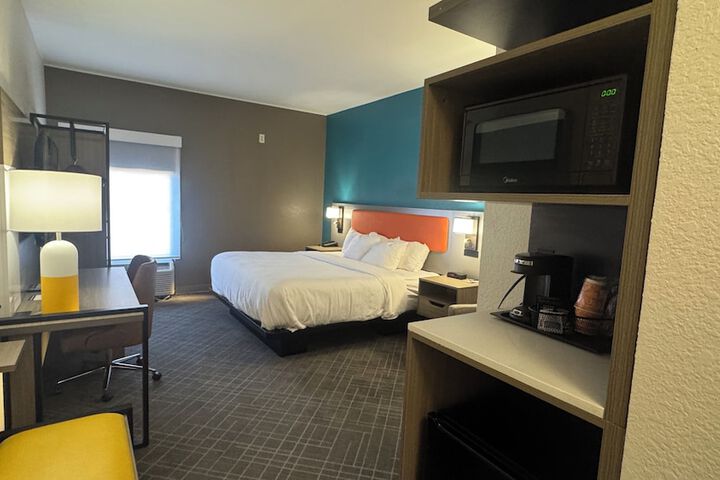 Room 18 of 25