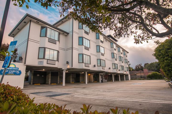 Hotel 4 of 52
