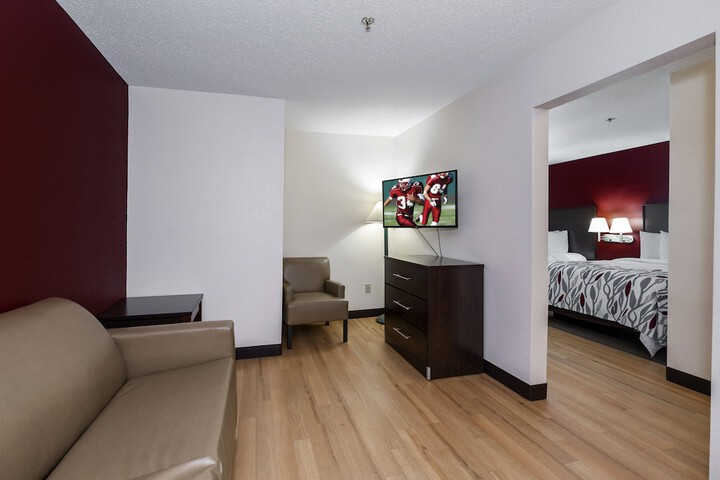 Room 32 of 43