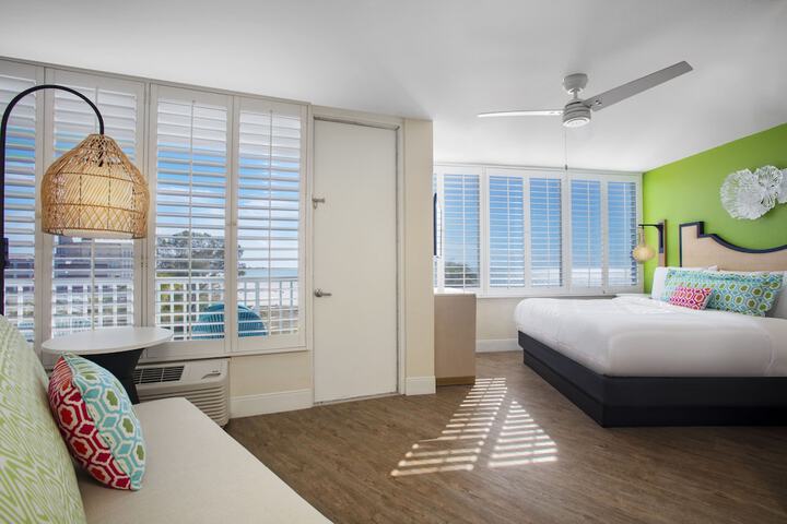 Room 28 of 42