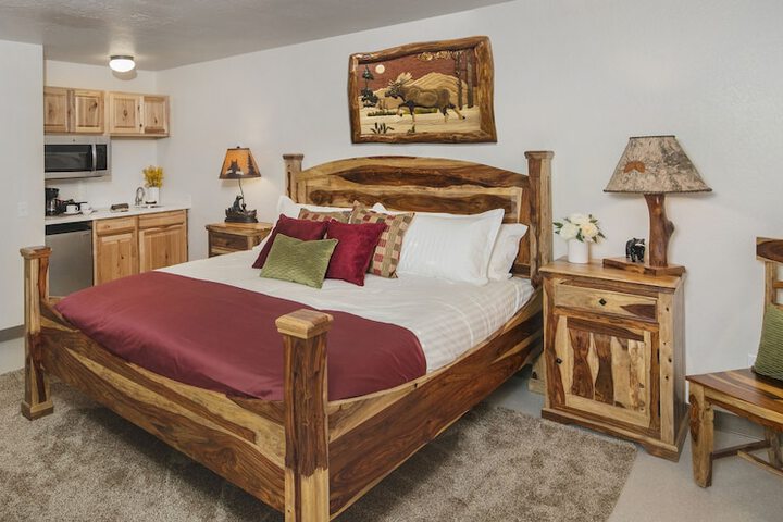 Room 4 of 12
