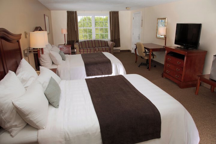 Holiday Hill Inn & Suites