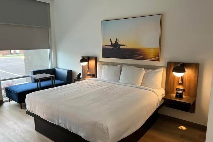 La Quinta Inn & Suites by Wyndham Manchester / Arnold AFB