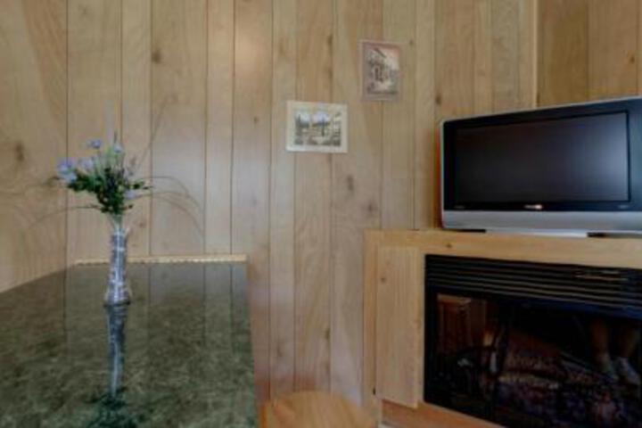 Robin Hill Camping Resort Premium Cottage 10