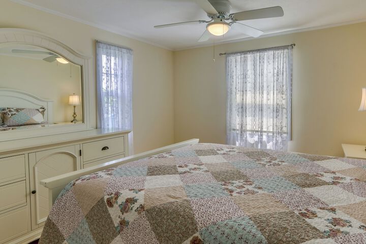Cozy Westbrook Vacation Rental - Walk to Beach!