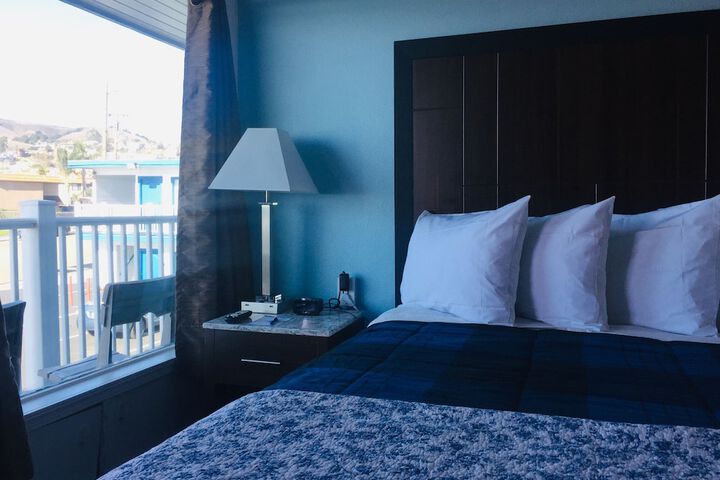 Dolphin Cove Motel