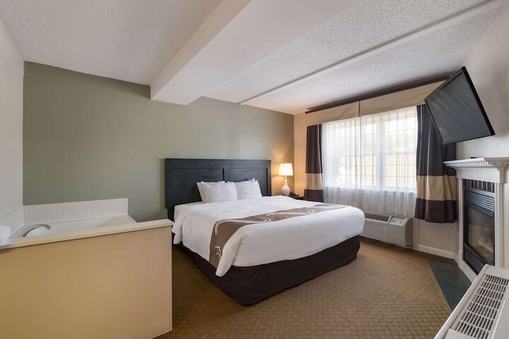 Room 16 of 40