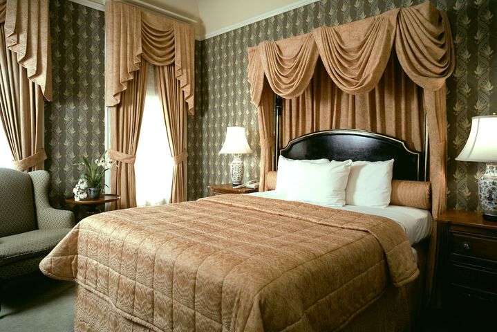 Room 15 of 38