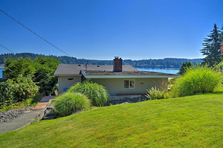 Waterfront Gig Harbor Home w / Furnished Deck