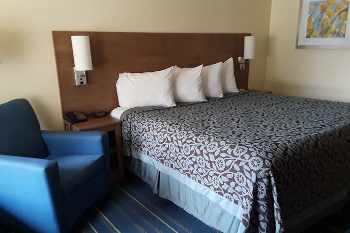 Room 6 of 12