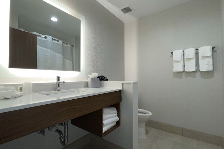 Room 17 of 49