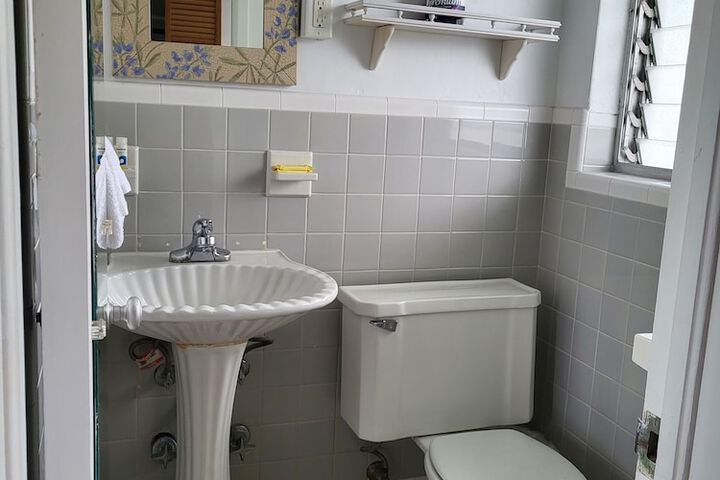 Room 33 of 35