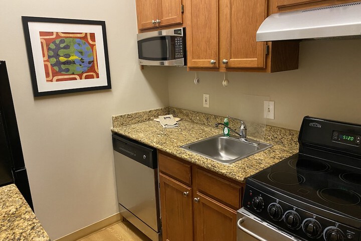 MainStay Suites Middleburg Heights Cleveland Airport