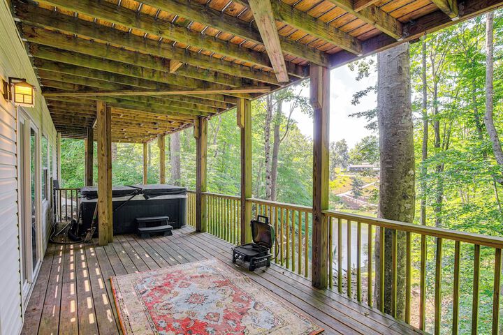 Dandridge Home on Douglas Lake w / Hot Tub & Dock!