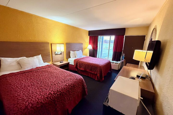 Days Inn by Wyndham Seymour