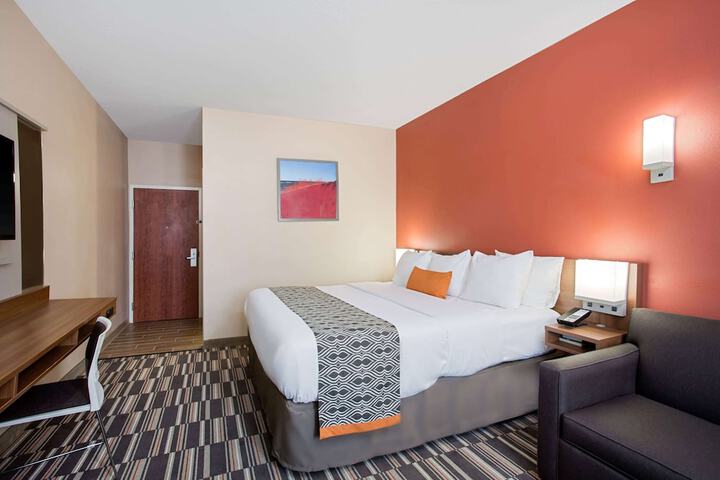 Room 8 of 16