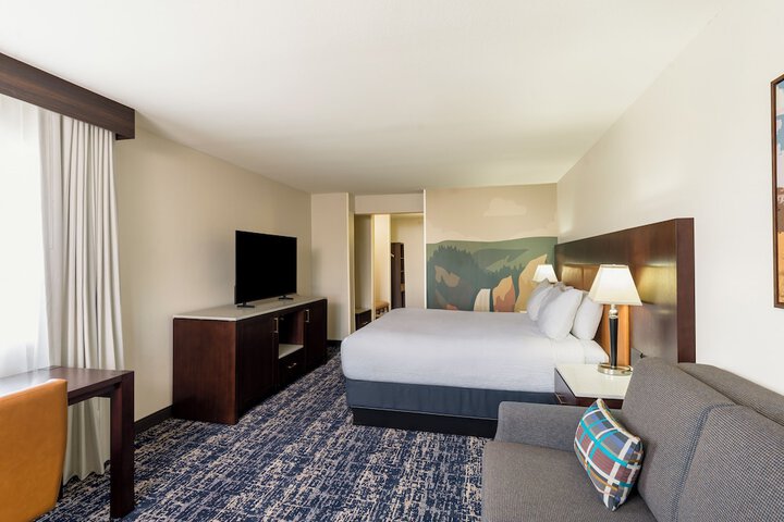Gray Wolf Inn & Suites