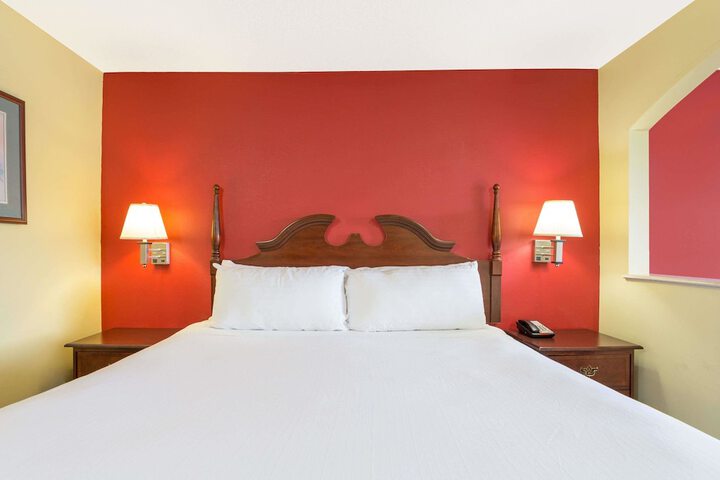 Room 12 of 18