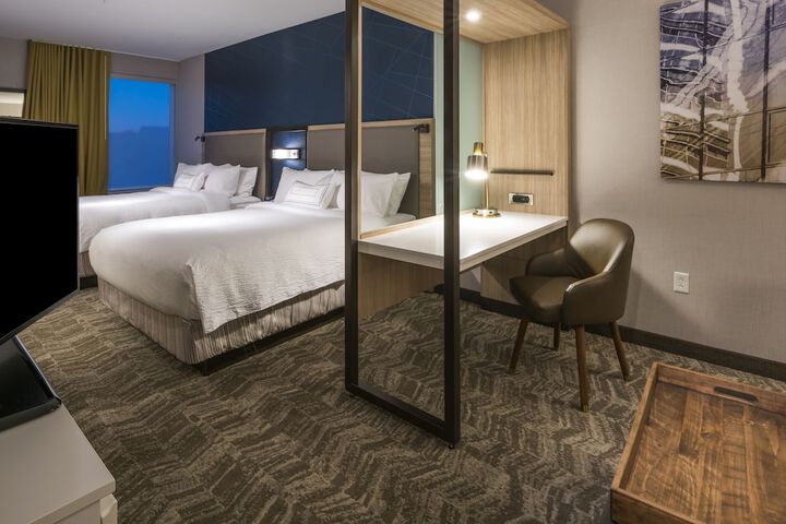 Room 27 of 40