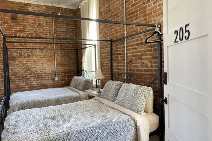 Room 43 of 83
