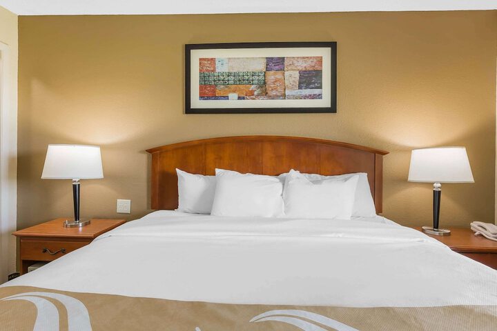 Room 20 of 33