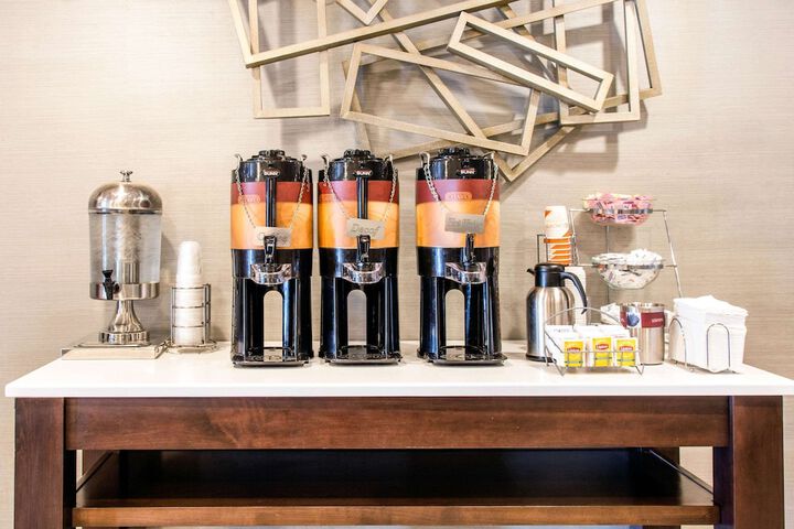 Breakfast/Coffee Service 90 of 102