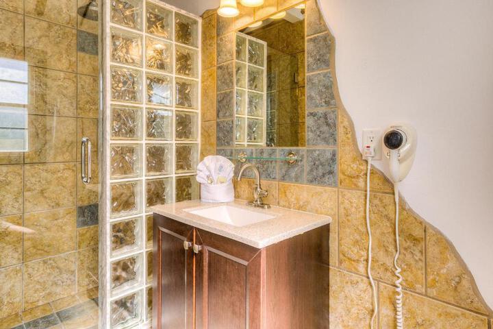 Key West Harbor Inn - Adults Only