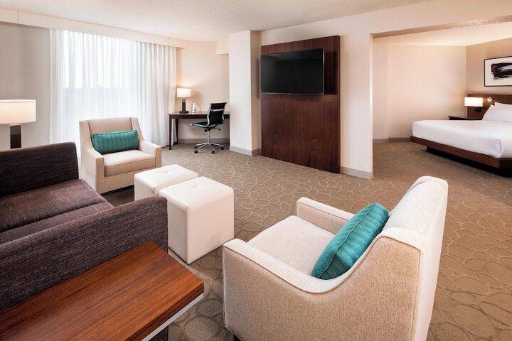 Delta Hotels by Marriott Minneapolis Northeast