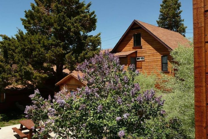 June Lake Villager