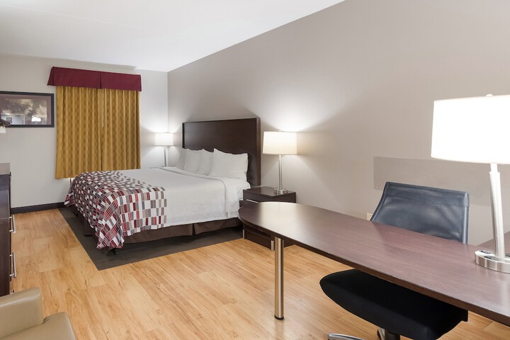 Red Roof Inn & Suites Columbus - West Broad