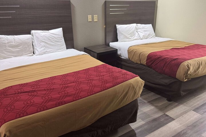 Room 5 of 11