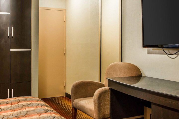 Room 13 of 26
