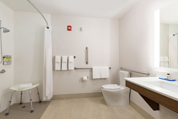 Room 16 of 39