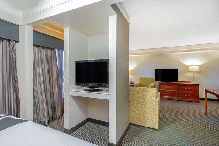 La Quinta Inn & Suites by Wyndham New Orleans Airport