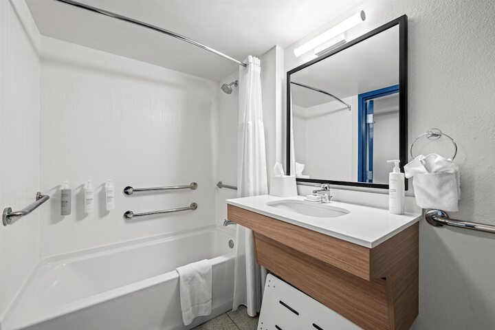 Spark by Hilton Cleveland Beachwood